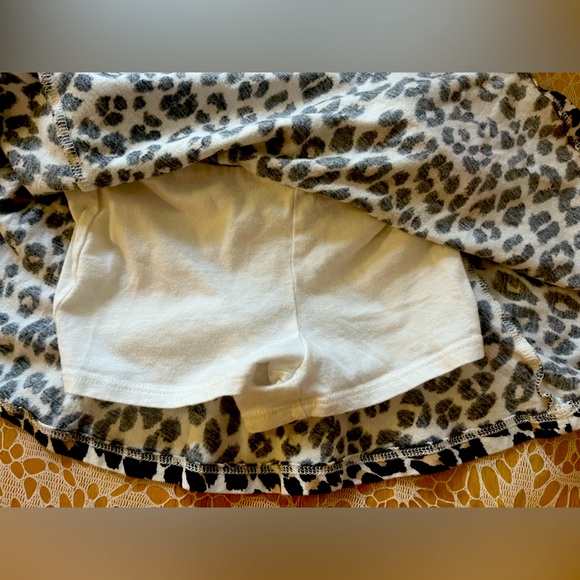 Leopard Skirt: 2T ⭐️ - Picture 3 of 5